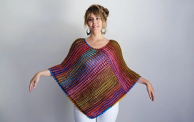 Eyelet Poncho bu Urth Yarns