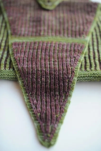 Veloz Shawl by Kate Groop