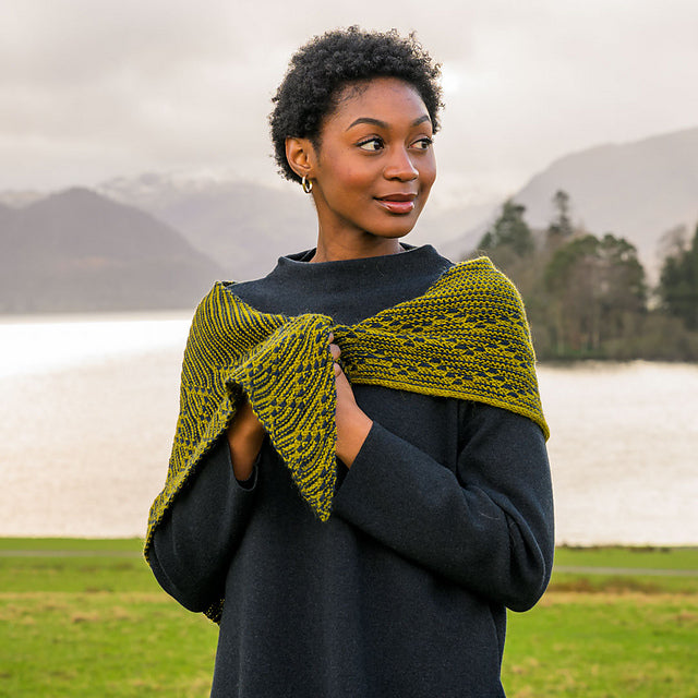 Kyria Shawl by Hanna Maciejewska