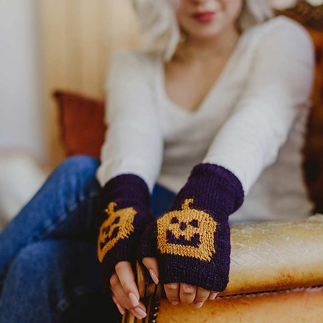 Pumky Halloween Mitts by Pascuali Designs