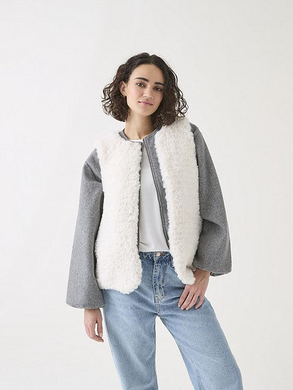 10813 Cozy Gilet by Sirdar