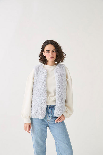 10813 Cozy Gilet by Sirdar