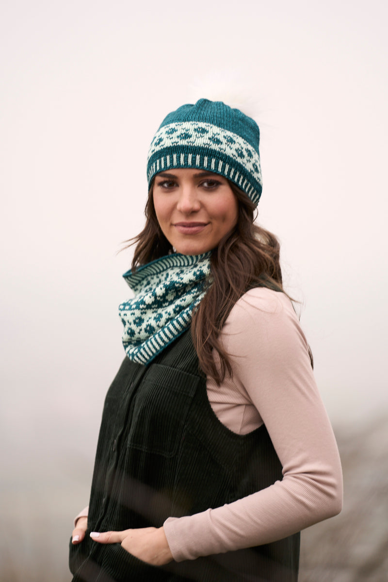 Carbonated Hat & Cowl Kit by Tanis Gray