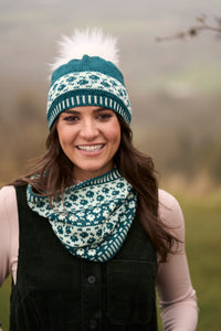 Carbonated Hat & Cowl Kit by Tanis Gray