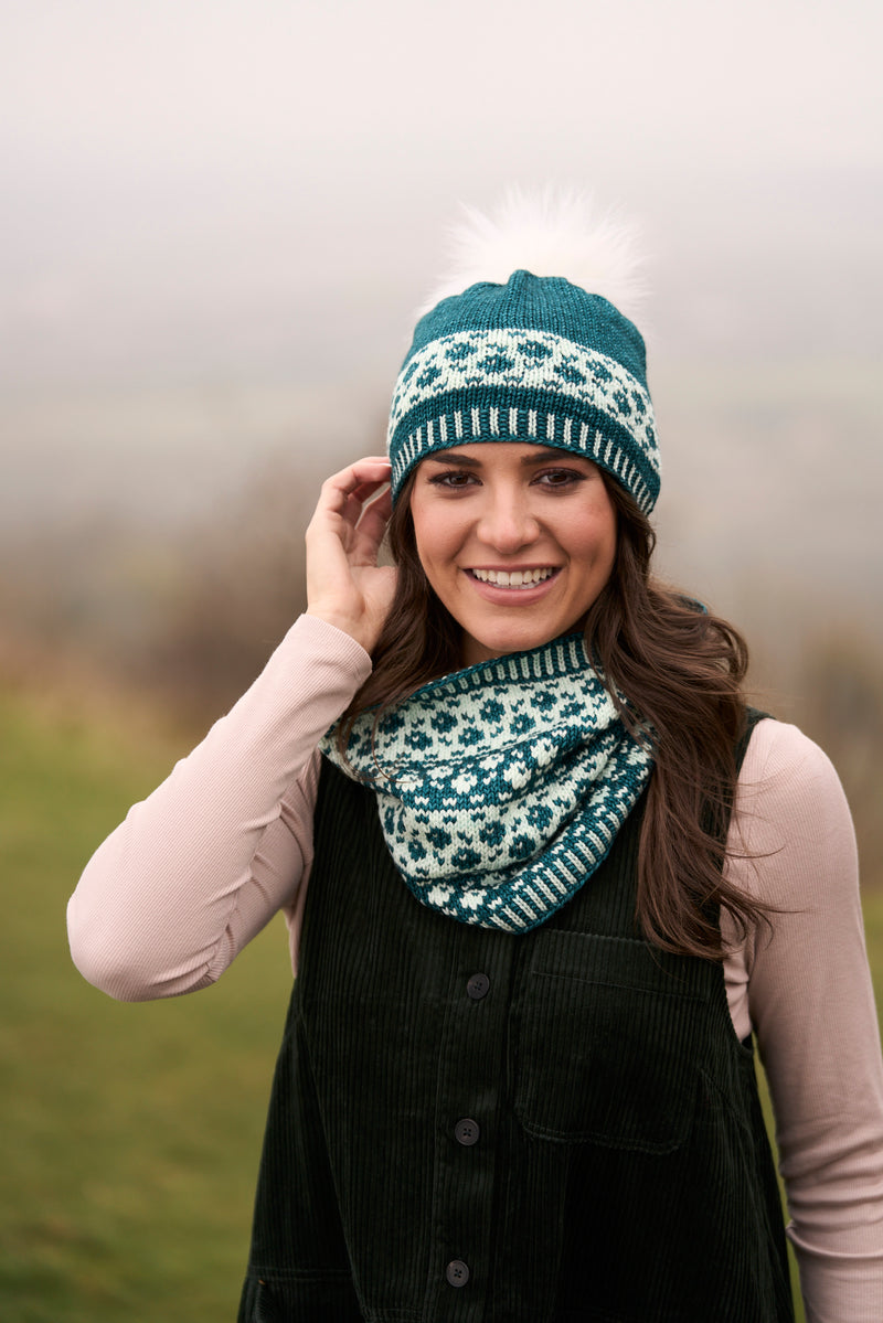 Carbonated Hat & Cowl Kit by Tanis Gray