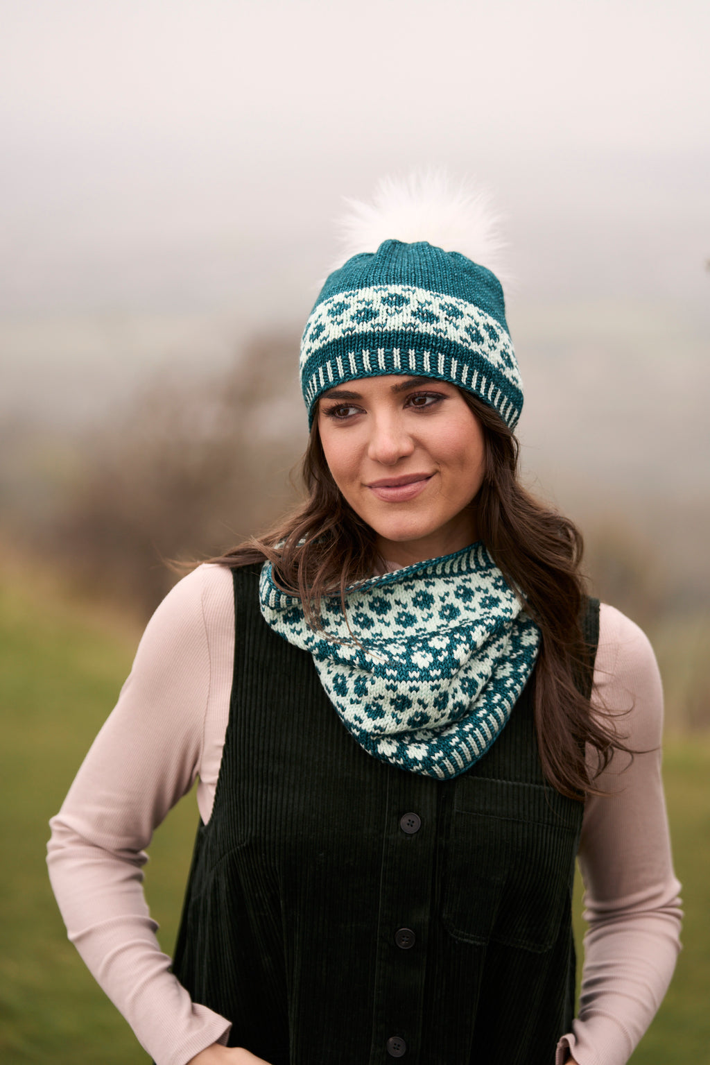 Carbonated Hat & Cowl Kit by Tanis Gray