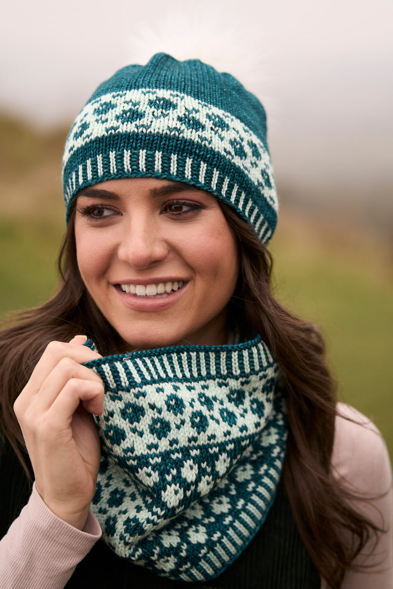 Carbonated Hat & Cowl Kit by Tanis Gray