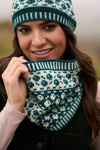 Carbonated Hat & Cowl by Tanis Gray