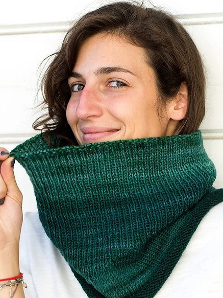 Serenity Cowl DK by Catherine Salter Bayar